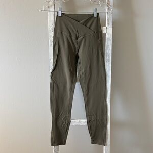 NWT Halara SoftlyZero Crossover Pocket Leggings in Olive Green
